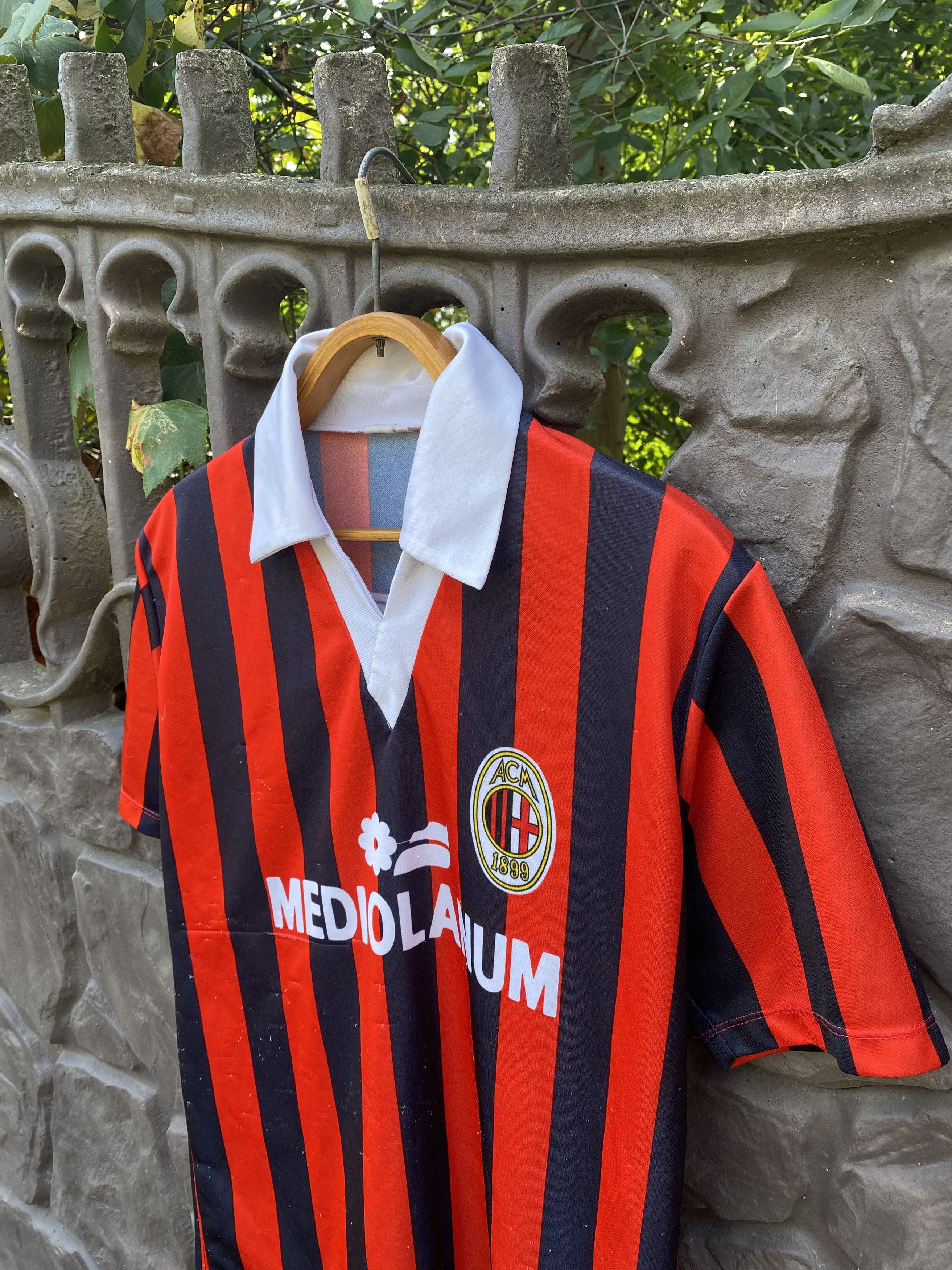 Vintage Vintage A.C MILAN Marco VAN BASTEN 9 Jersey Mediolanum Size US S / EU 44-46 / 1 - 15 Thumbnail