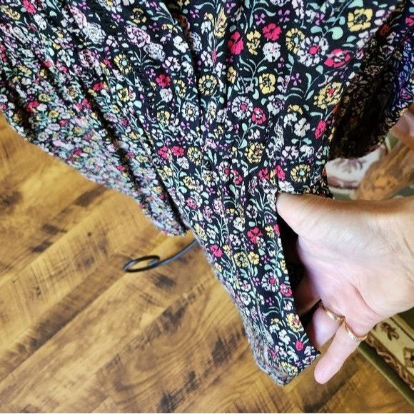 Loft Ann Taylor Loft Black Floral Long Sleeve Sz. M Romper Size 30" / US 8 / IT 44 - 4 Thumbnail