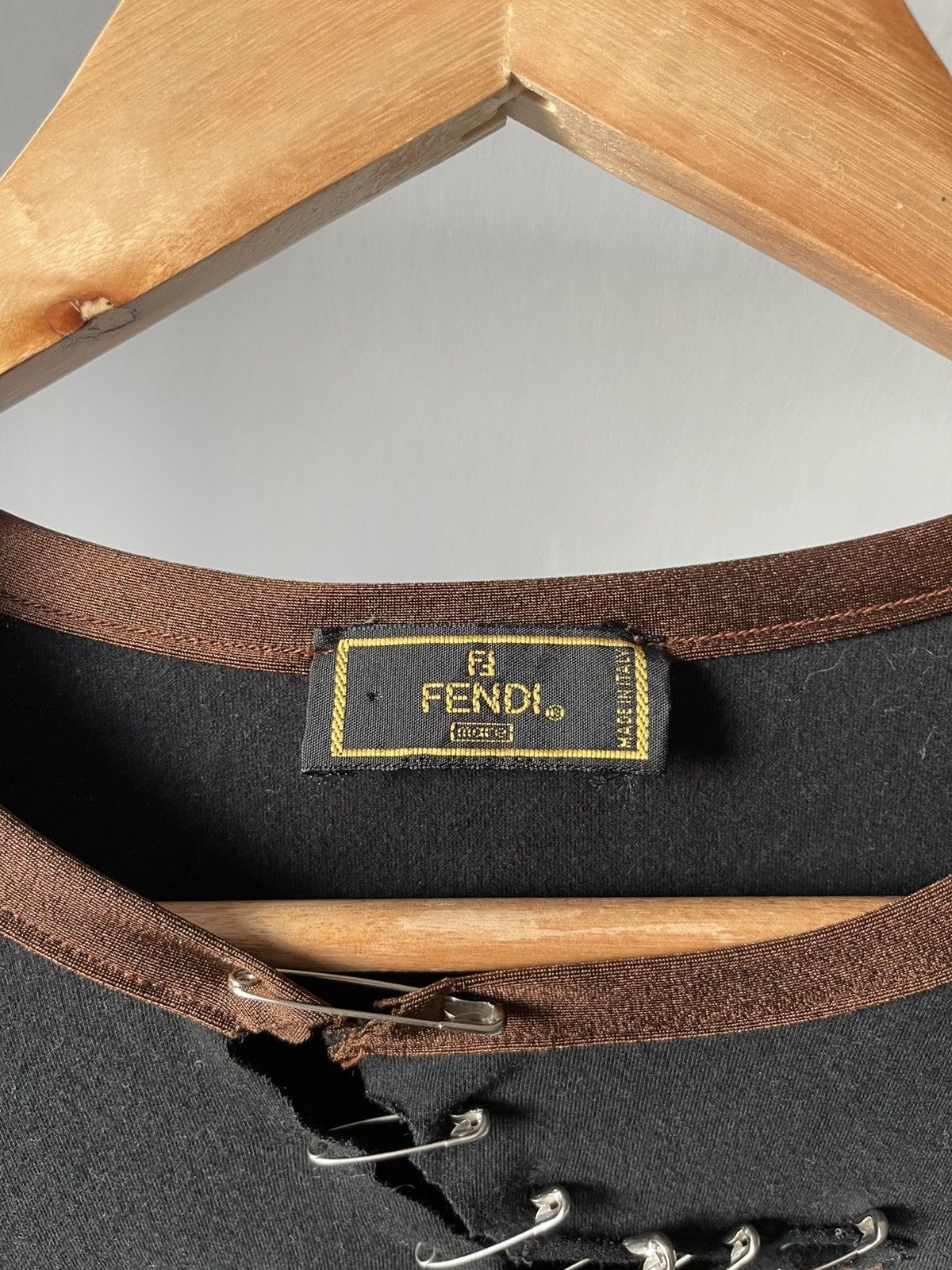 Fendi Fendi Distressed Pin Tee A2 Size S / US 4 / IT 40 - 8 Thumbnail