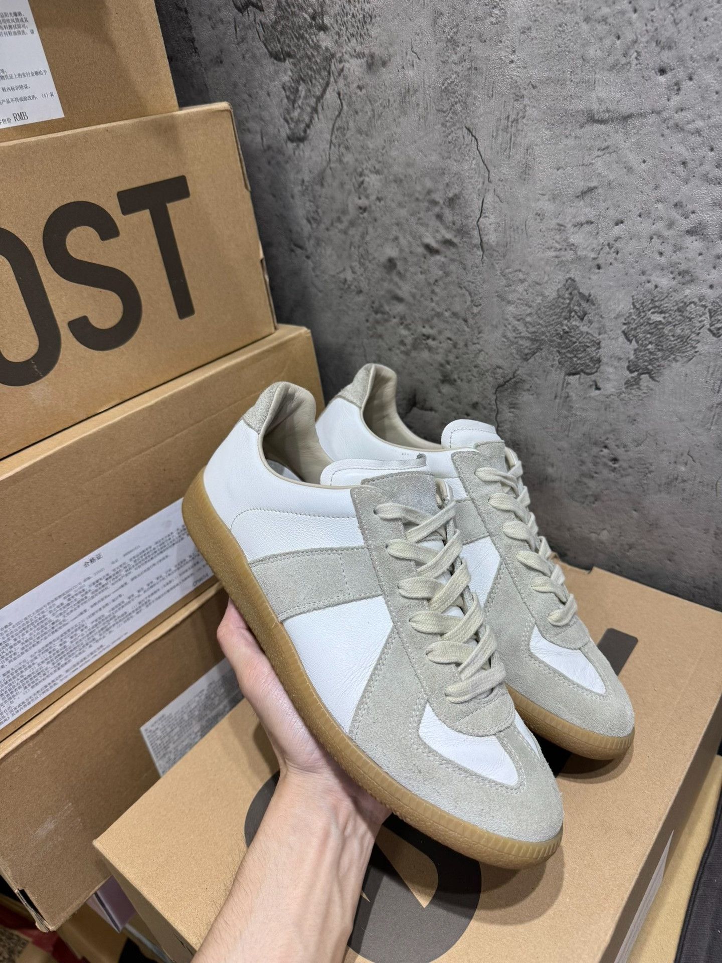 Maison Margiela Maison Margiela White Lowtop Sneakers 39 Men Size US 6.5 / EU 39-40 - 1 Thumbnail