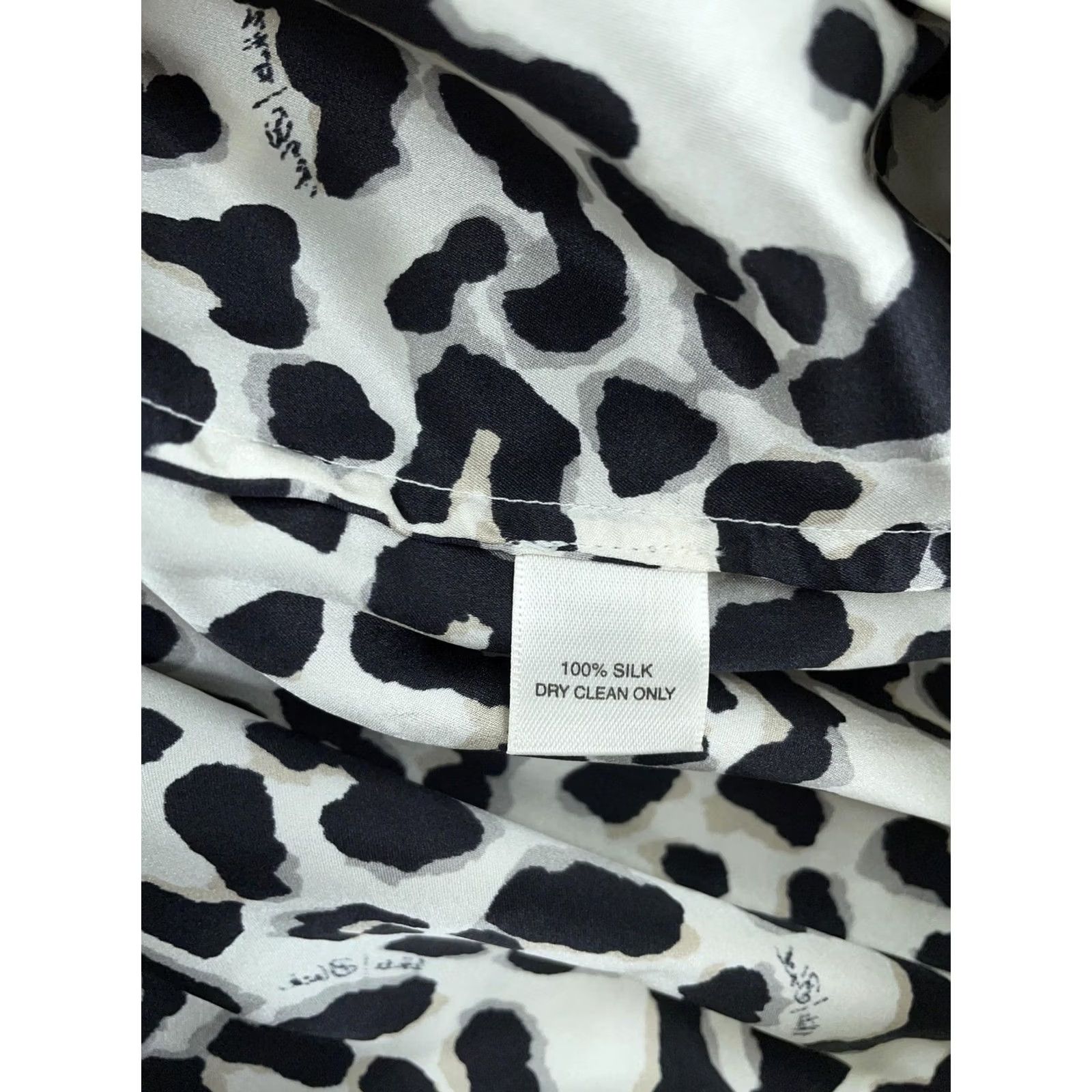 White House Black Market White House Black Market Blouse Top Womens S White Leopard Print Silk Tie Neck Size S / US 4 / IT 40 - 7 Thumbnail