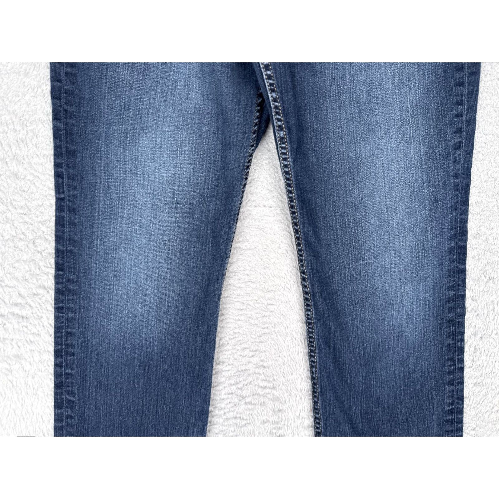 Apt. 9 Apt. 9 Womens Capri Jeans 8 Mid Rise Stretch Denim Embroidered Studded Blue 31x26 Regular Pocket 5-Pocket Size 30" / US 8 / IT 44 - 3 Thumbnail
