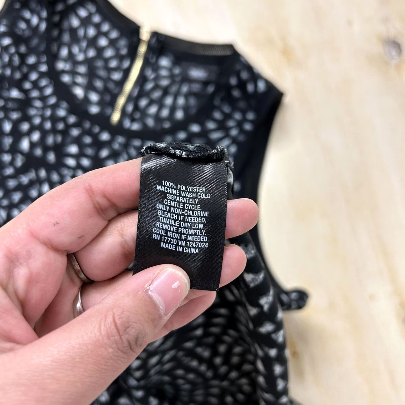 Mossimo Mossimo Tank Top Womens XXL Black Geometric Zip Back Sleeveless Blouse Size XXL / US 16-18 / IT 52-54 - 6 Thumbnail