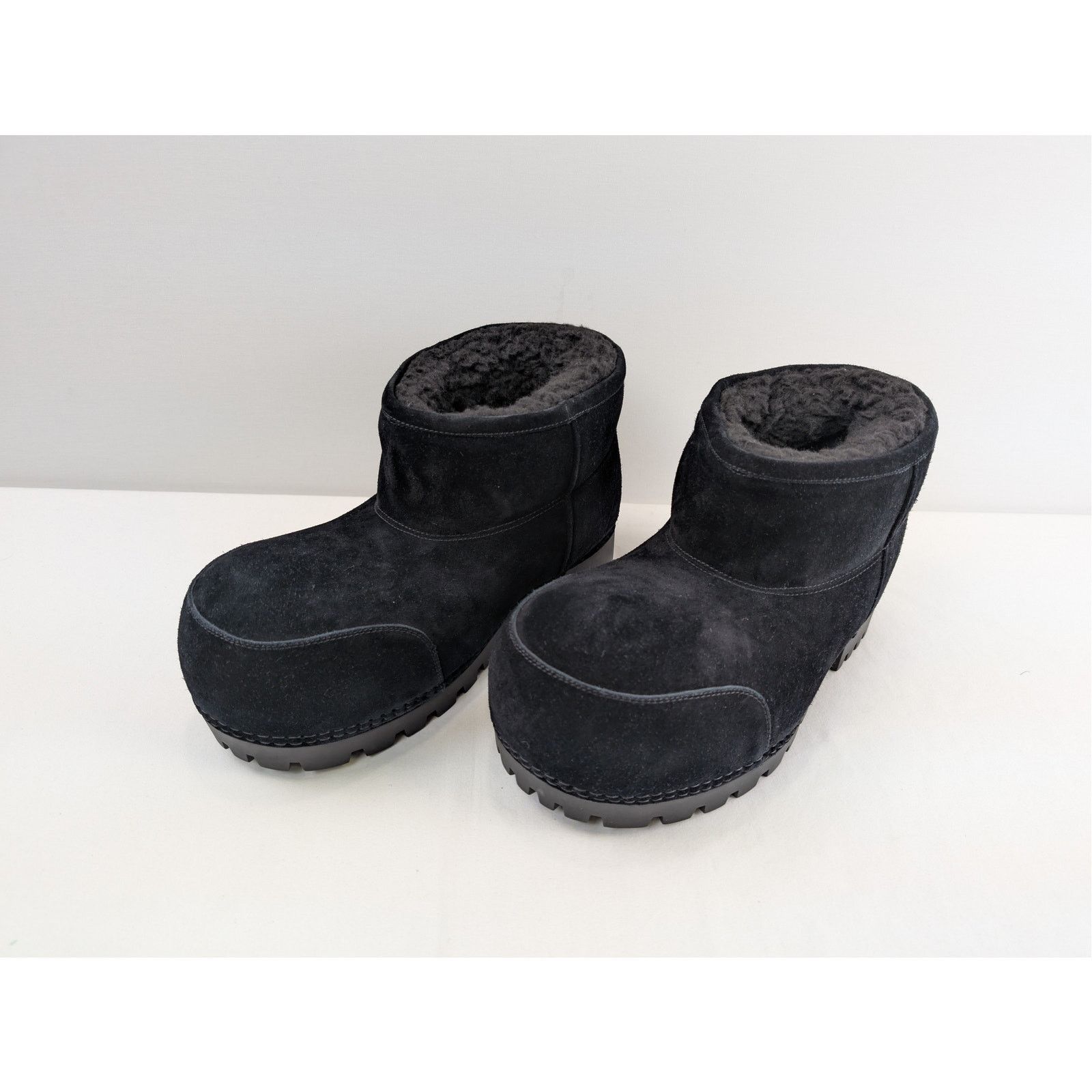 Balenciaga o1rshd1 Suede/Fake Shearling Alaska Fur Bootie Boots Black Size US 10 / EU 43 - 8 Thumbnail