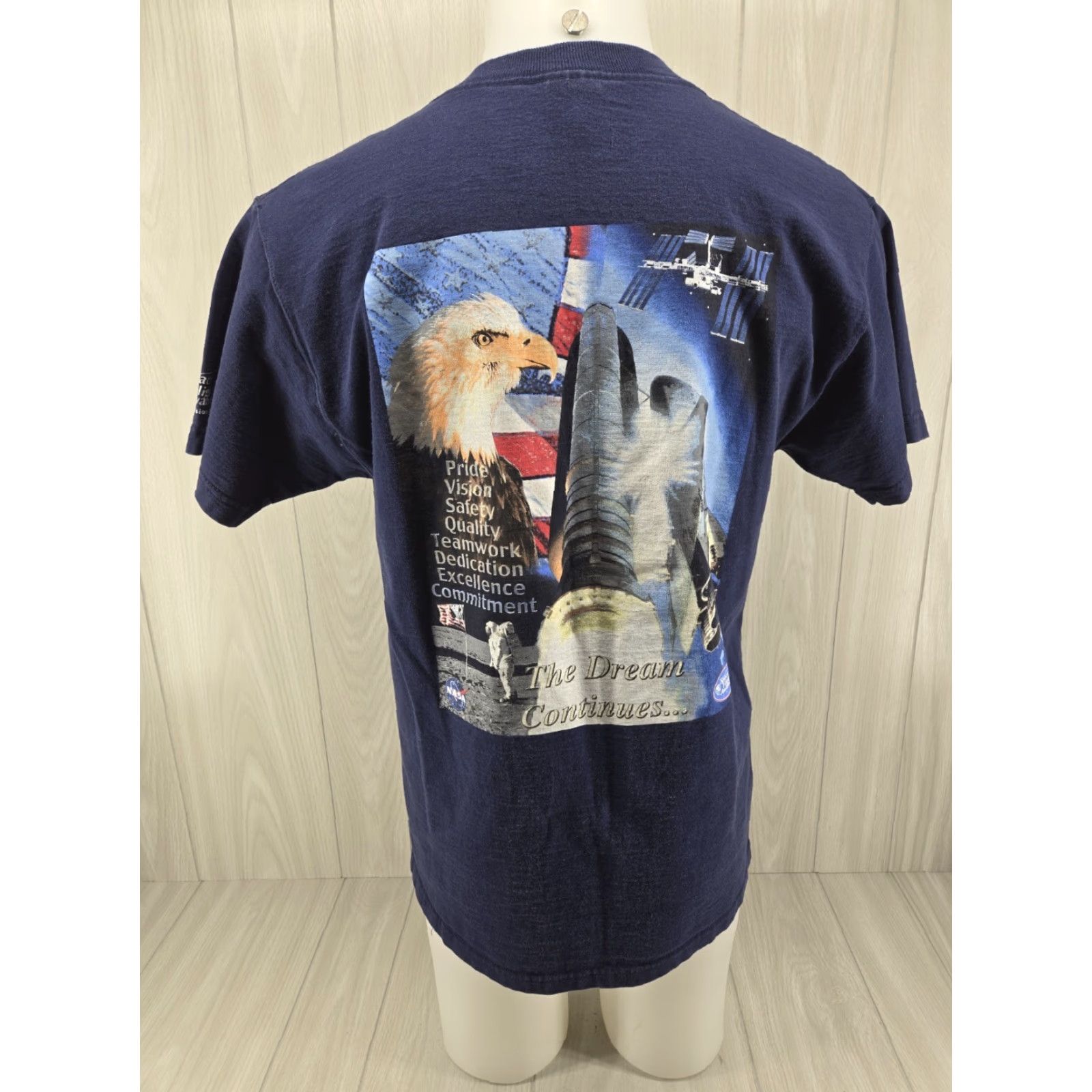 Fruit Of The Loom VINTAGE Space Flight Awareness T Shirt Mens Large Blue Nike Shirt Size US L / EU 52-54 / 3 - 2 Thumbnail