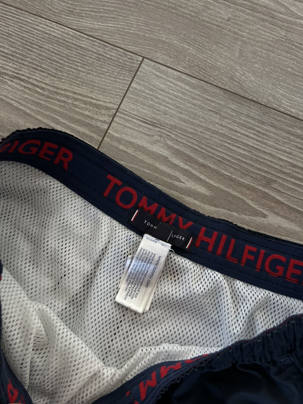 Tommy Hilfiger Tommy Hilfiger Overprinted Bahama Beach Swimming Shorts Size US 30 / EU 46 - 14 Thumbnail