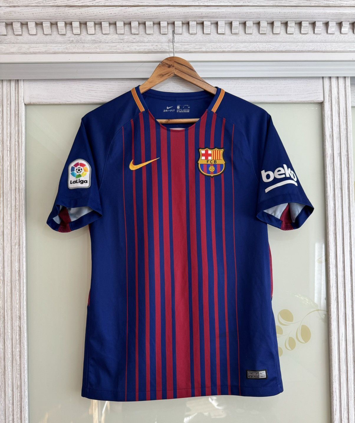 Nike Barcelona 2017-2018 Home Soccer Jersey Football Kit Shirt Size US S / EU 44-46 / 1 - 1 Thumbnail
