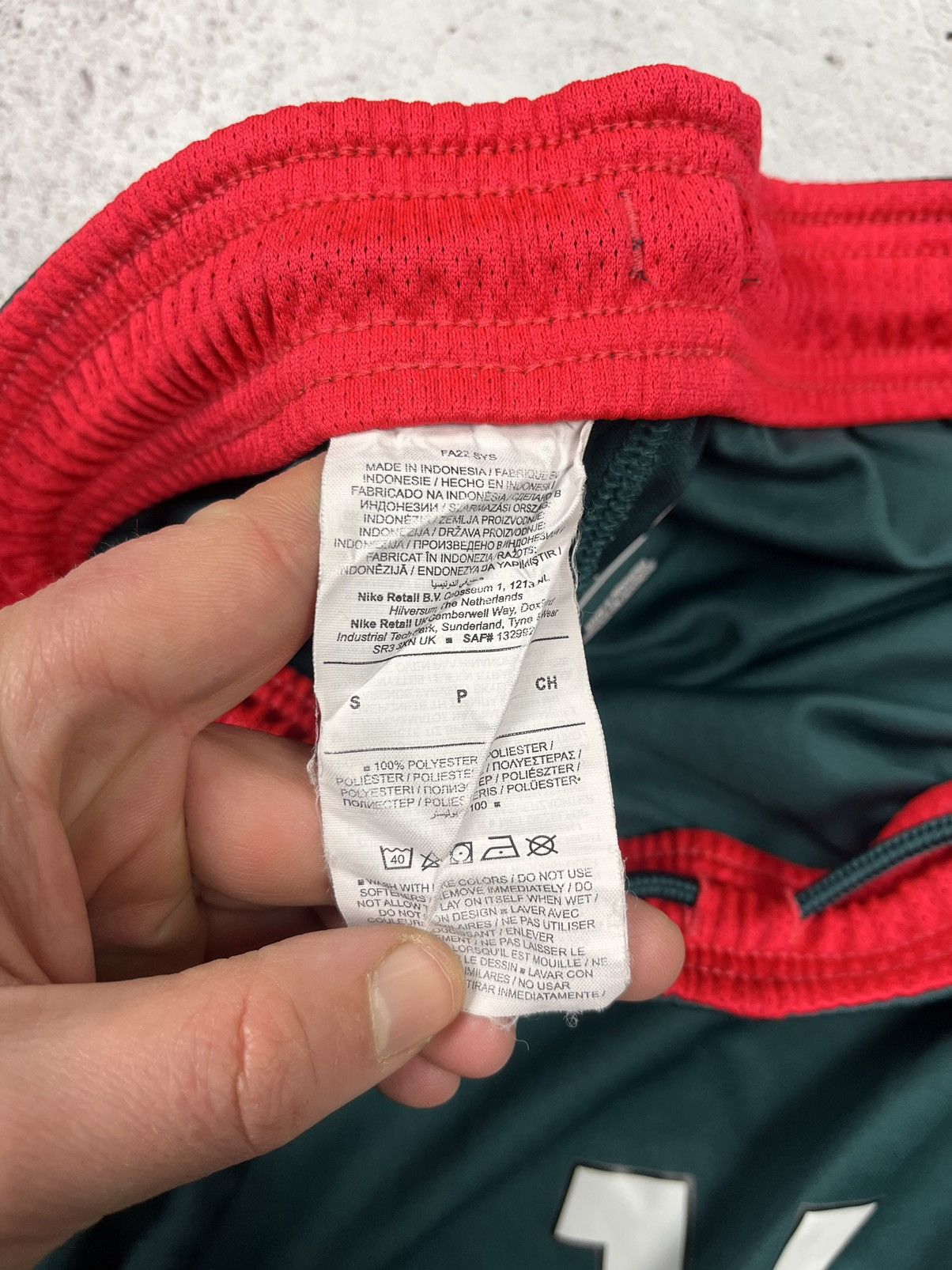 Nike NIKE FC LIVERPOOL 2022/2023 AWAY FOOTBALL SHORTS #14 CHIESA Size US 30 / EU 46 - 5 Thumbnail