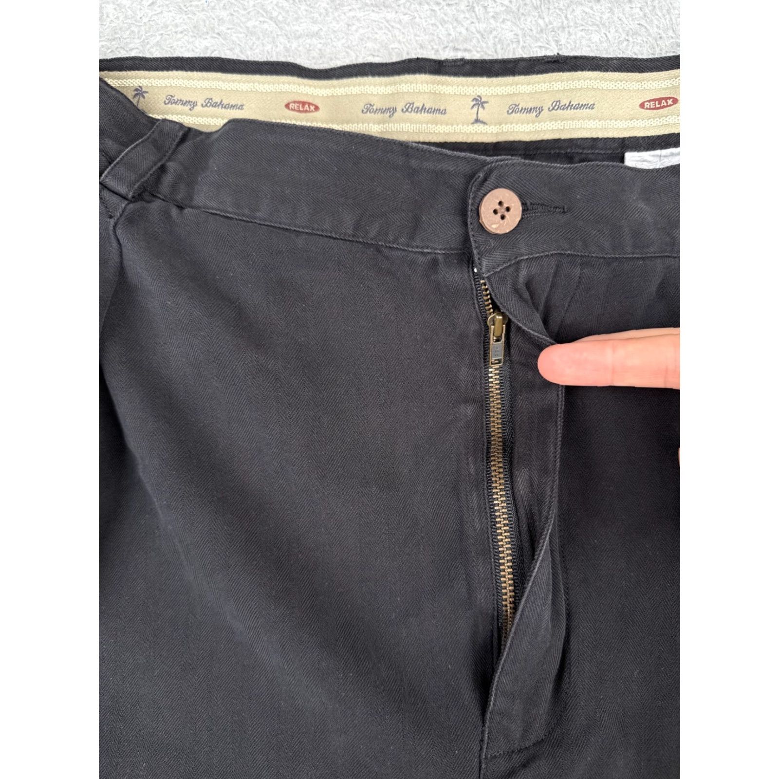 Tommy Bahama Tommy Bahama Shorts Mens Bermuda 42 Black Silk Pleated Beach Vacation 42x9 Size US 42 / EU 58 - 6 Thumbnail