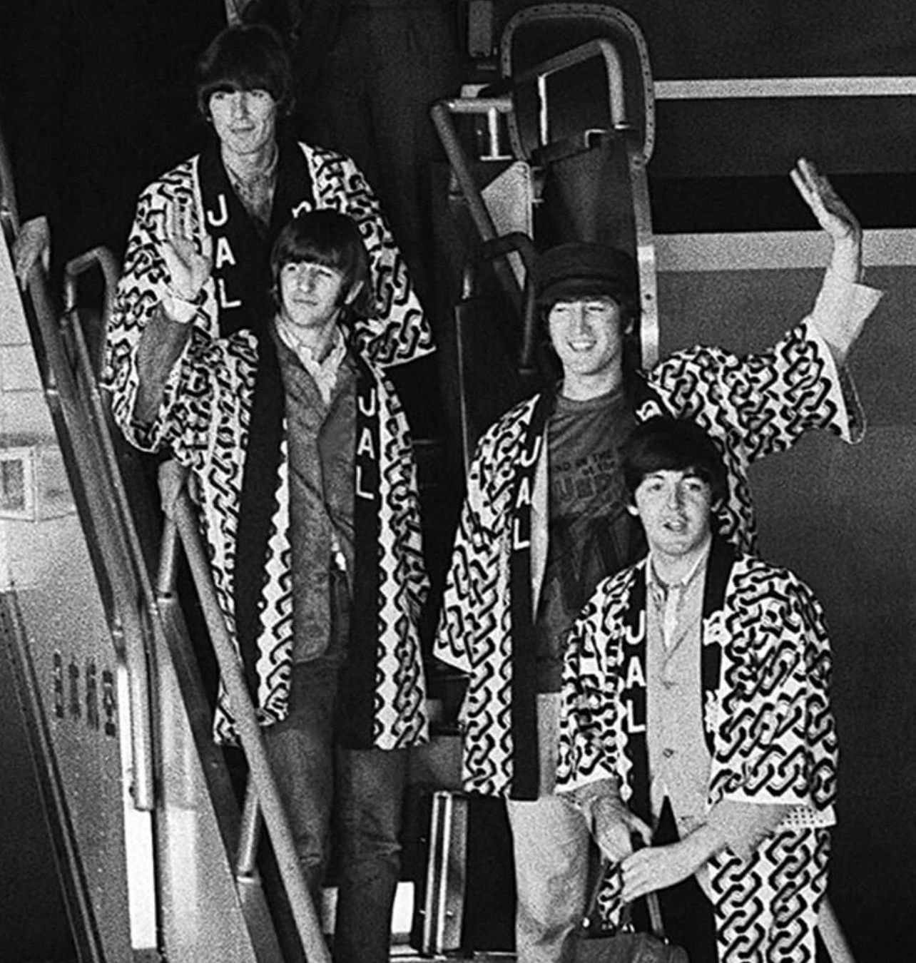 Japanese Brand Vintage Rare Original 1966 Japanese Happi Jacket The Beatles Size US L / EU 52-54 / 3 - 7 Thumbnail