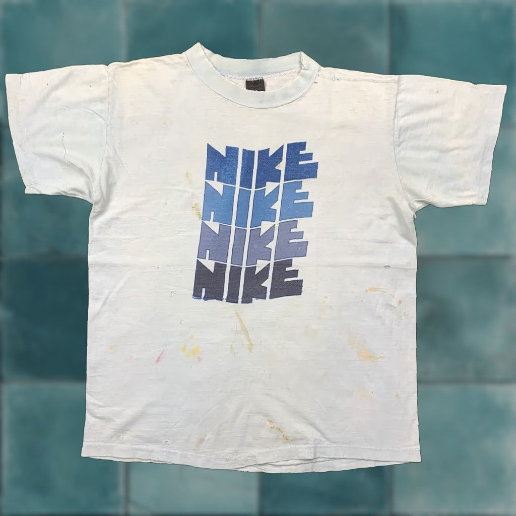 Nike VINTAGE Nike Graphic Tee Unisex L Blue USA 90s Distressed Original Size US L / EU 52-54 / 3 - 1 Thumbnail
