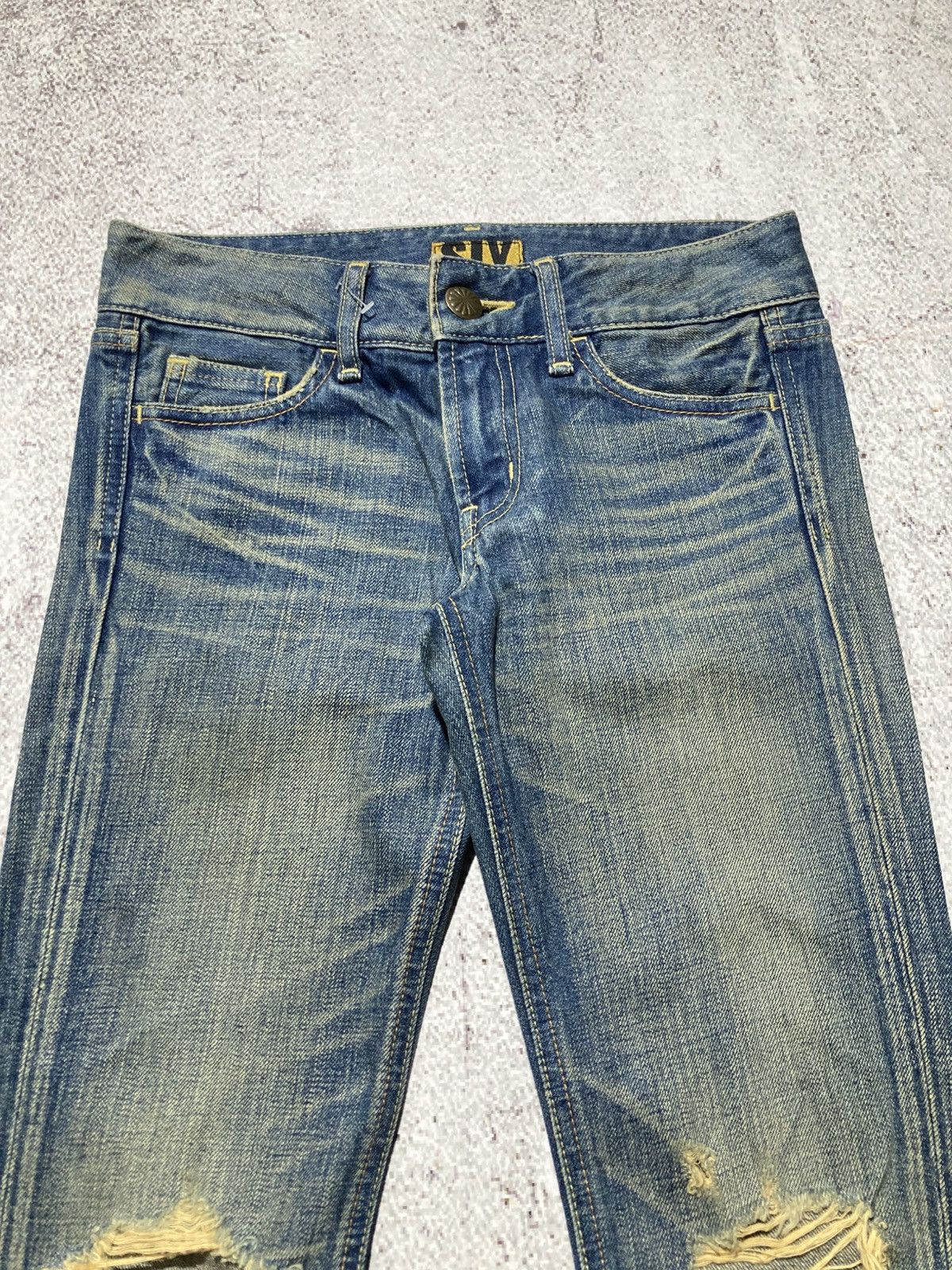 Japanese Brand 🇯🇵 2000s SLY Japan Ripped Bootcut Denim Jeans Pants Blue Wash Size US 26 / EU 42 - 4 Thumbnail