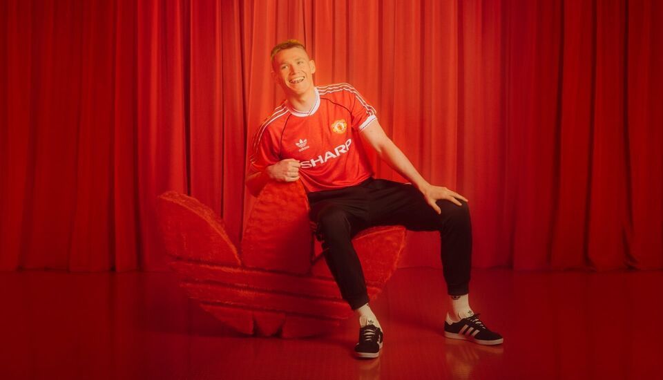 Adidas MANCHESTER UNITED 2018 DROP 1990 FOOTBALL SOCCER JERSEY Size US M / EU 48-50 / 2 - 10 Thumbnail