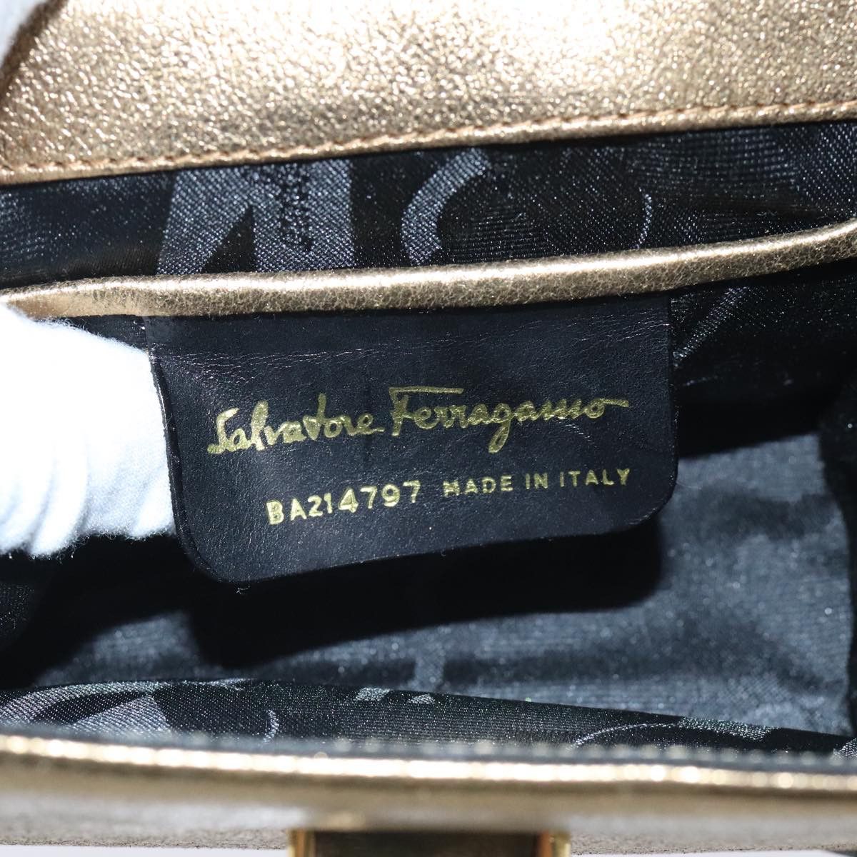 Salvatore Ferragamo Salvatore Ferragamo Gancini Shoulder Bag Leather Gold Size ONE SIZE - 16 Thumbnail