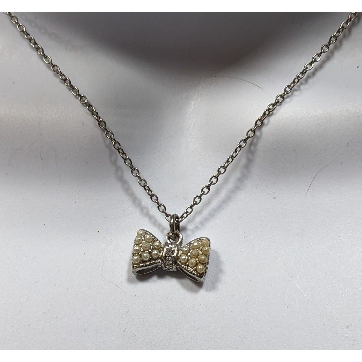 Other Vintage Dainty Bow Pendant Necklace With Faux Pearls & Rhine Size ONE SIZE - 4 Thumbnail