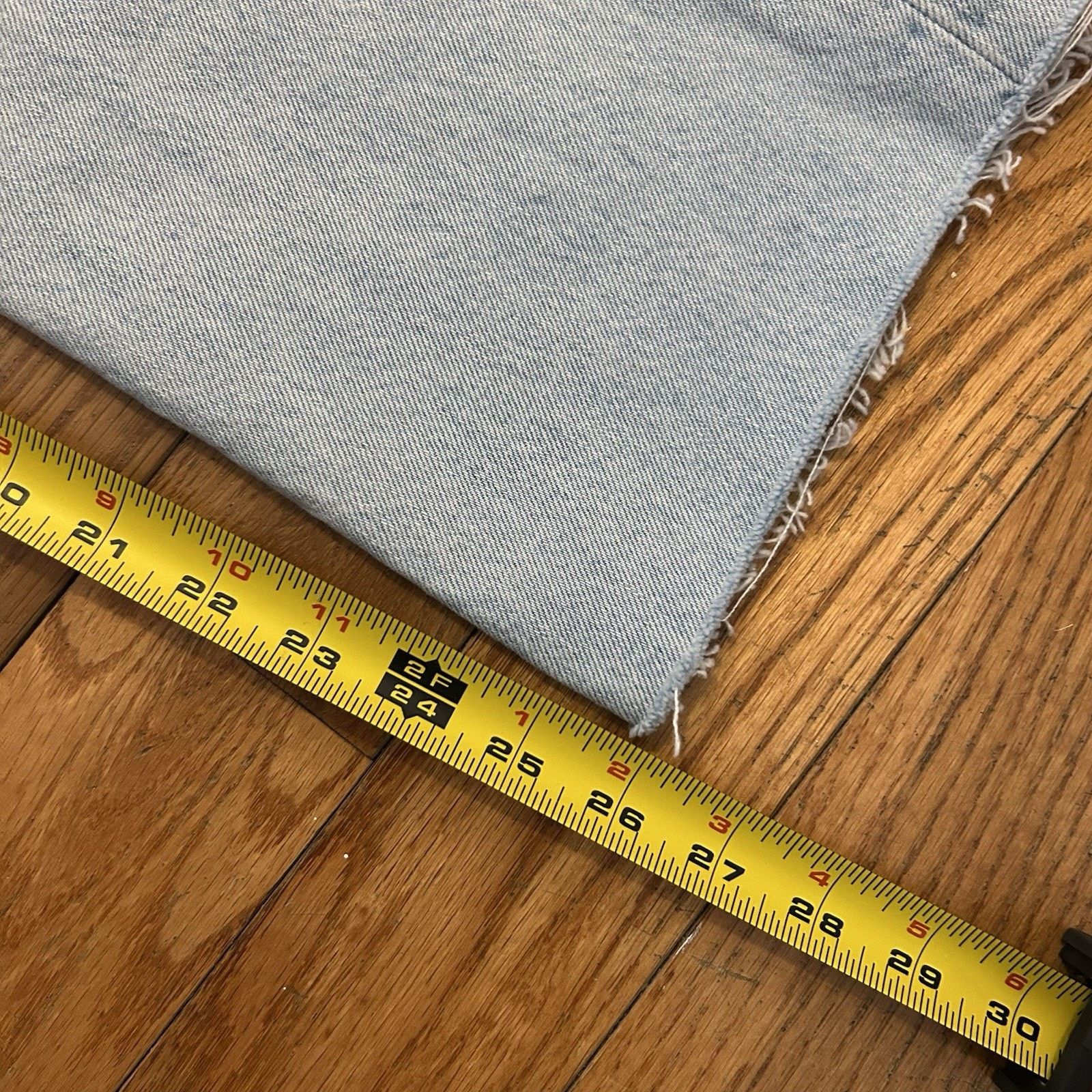 Levi's × Vintage 90s 501 0134 Button Fly Light Wash Cut Off Jeans 32x26 Size US 32 / EU 48 - 9 Thumbnail