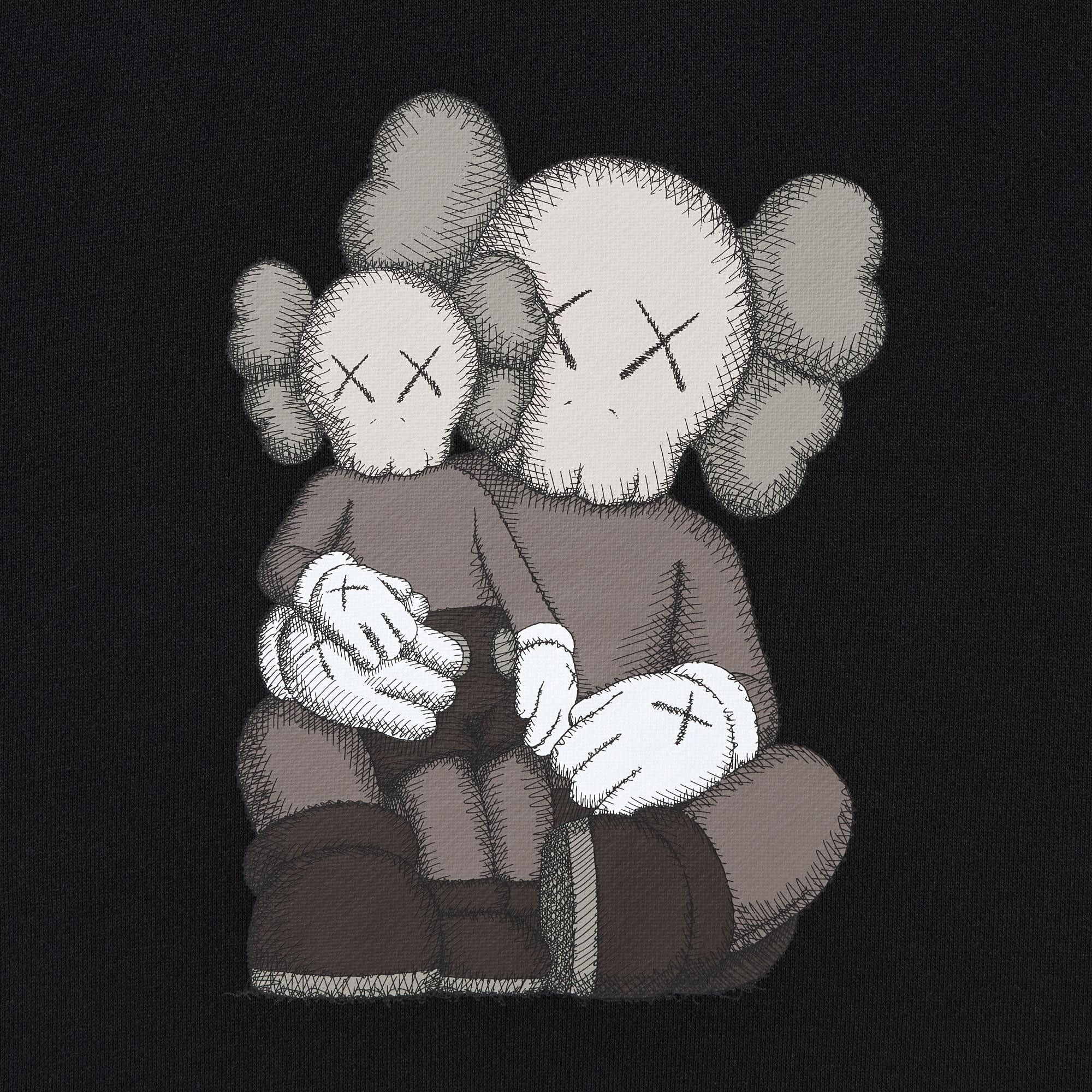 Kaws × Uniqlo Family Portrait Graphic Uniqlo x KAWS 2023 UT Sweatshirt Size US XL / EU 56 / 4 - 12 Thumbnail