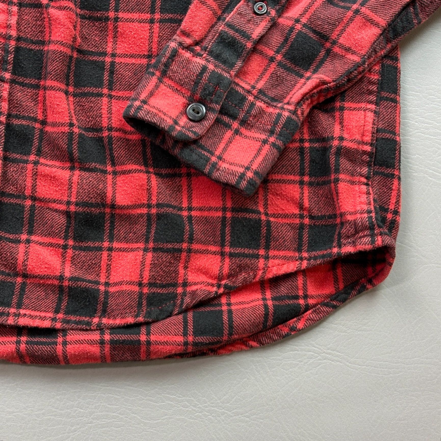 American Eagle Outfitters VINTAGE American Eagle Outfitters Shirt Mens Medium Red Buffalo Plaid Athletic Fit Flannel Preppy Size US M / EU 48-50 / 2 - 3 Thumbnail