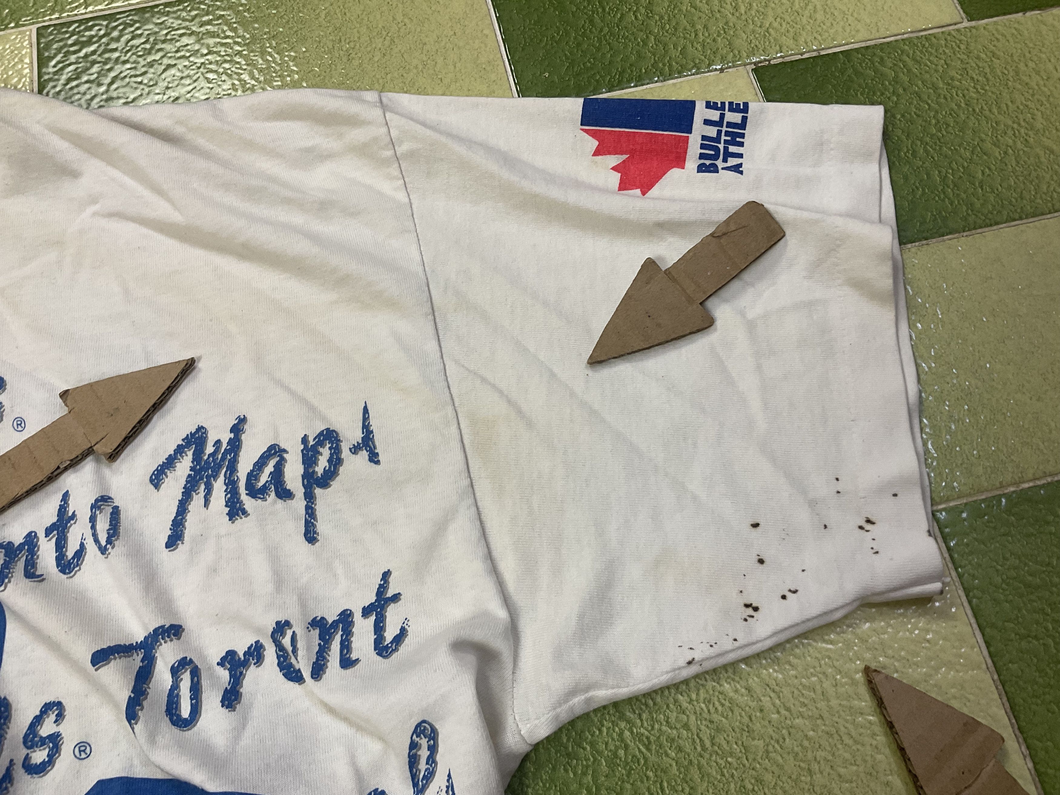 NHL Vintage Trashed 90s Toronto Maple Leaf All Over Print Tshirt Size US XL / EU 56 / 4 - 7 Thumbnail