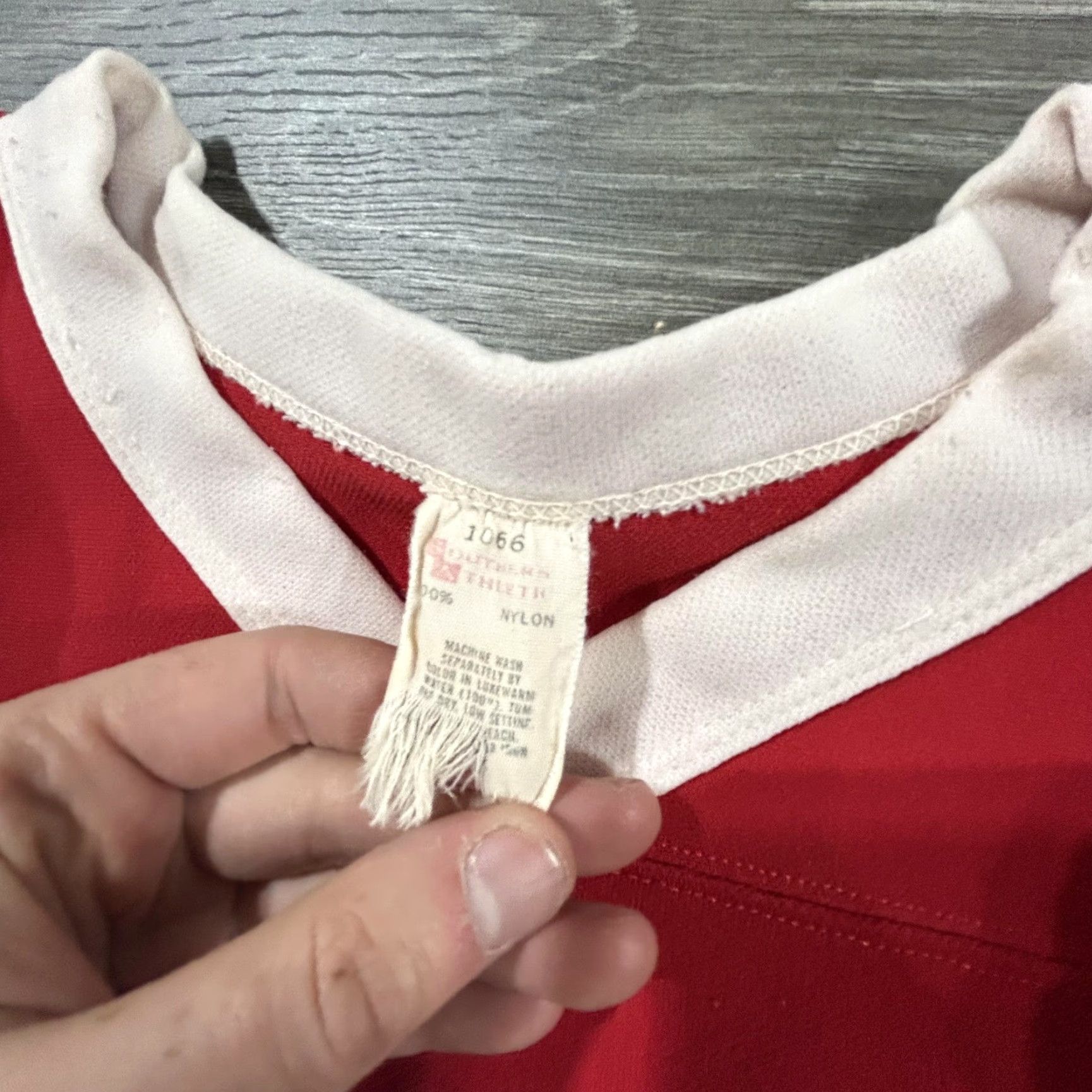 Vintage VINTAGE 50s True Football Jersey Mens XS Red Jersey 7 Graphic Print 3/4 Sleeve Pullover Knit Nylon V-Neck Retro Sports Size US XS / EU 42 / 0 - 3 Thumbnail