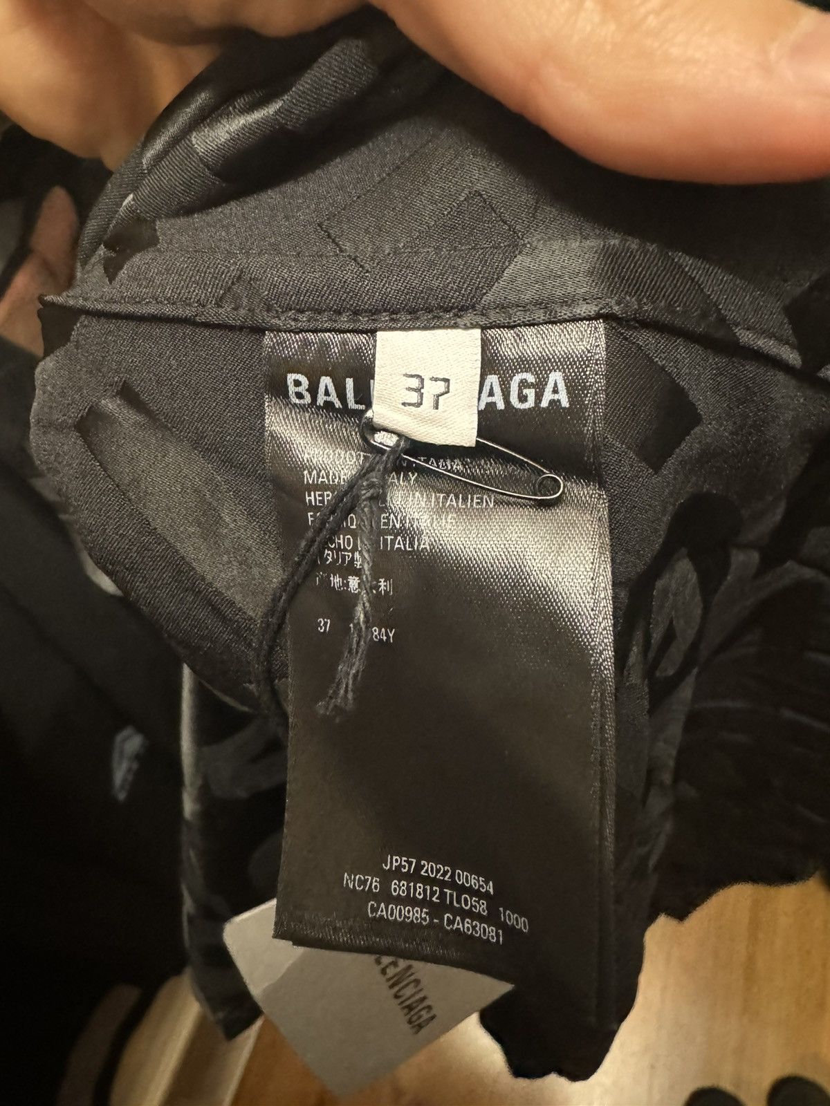 Balenciaga Large Logo Fluid Jacquard Size US XL / EU 56 / 4 - 4 Thumbnail