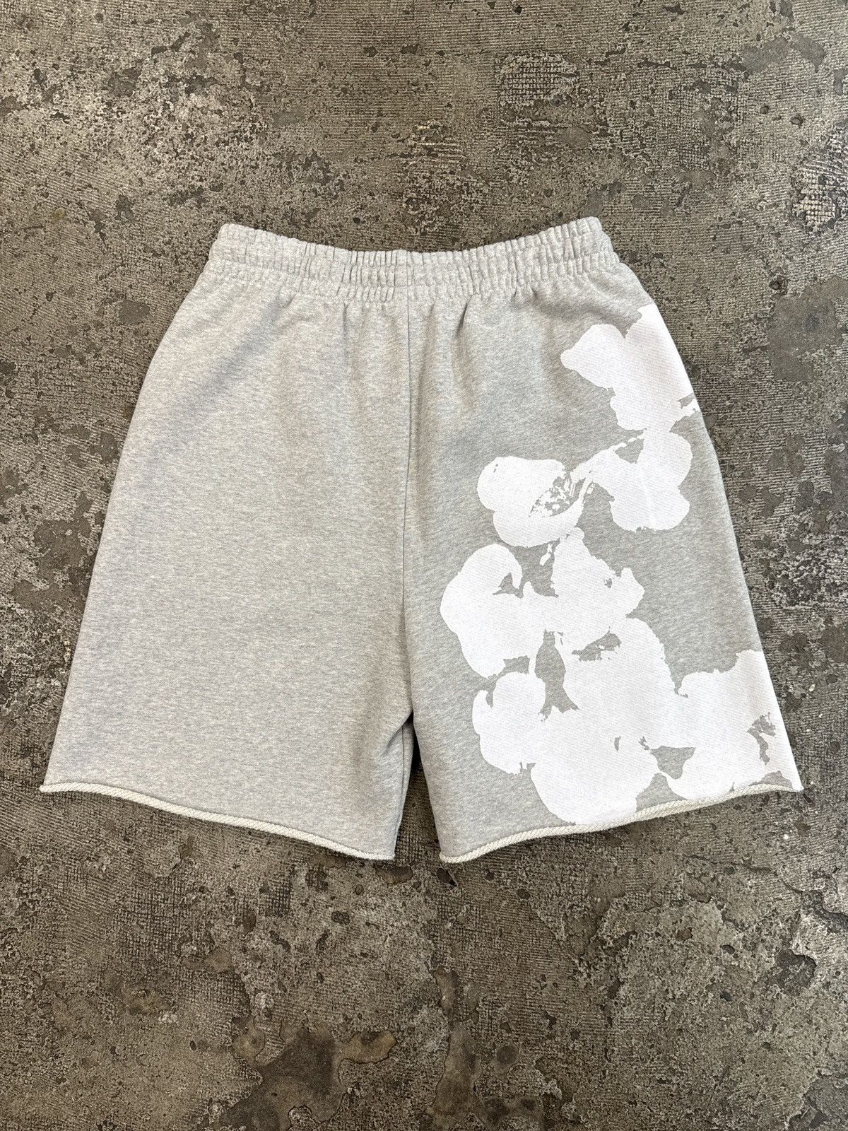 DENIM TEARS Denim Tears Big Cotton Wreath Sweat Shorts Size US 30 / EU 46 - 7 Thumbnail