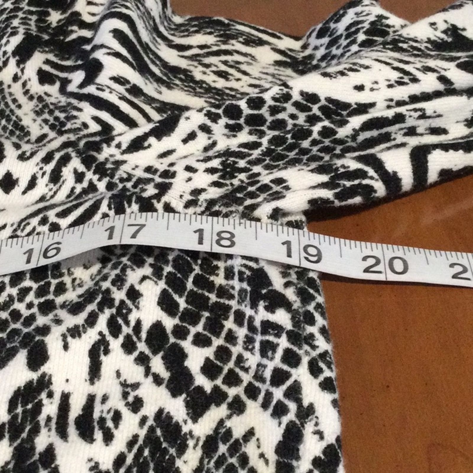 Other Designer Originals Black & White Button Front Cardigan PL Size L / US 10 / IT 46 - 14 Thumbnail