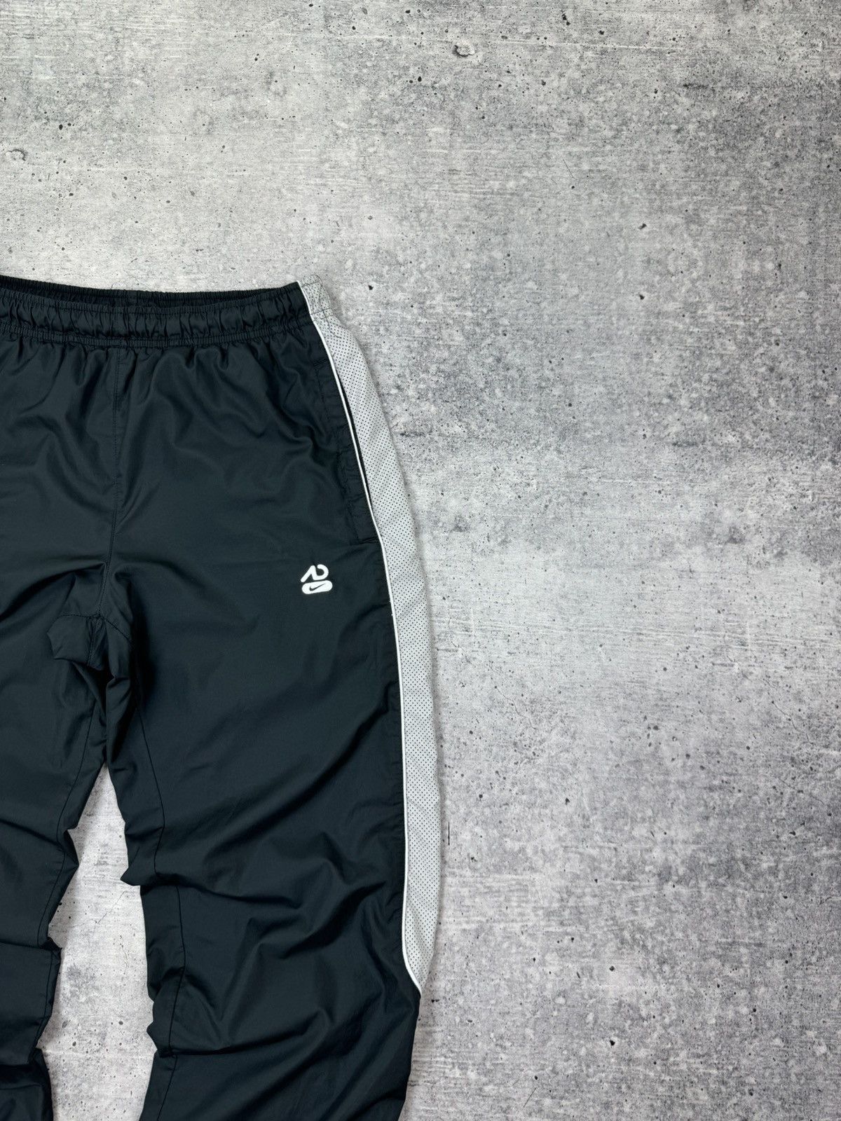 Nike Vintage Nike Swoosh Logo Nylon Drill Track Pants Joggers S Size US 30 / EU 46 - 3 Thumbnail