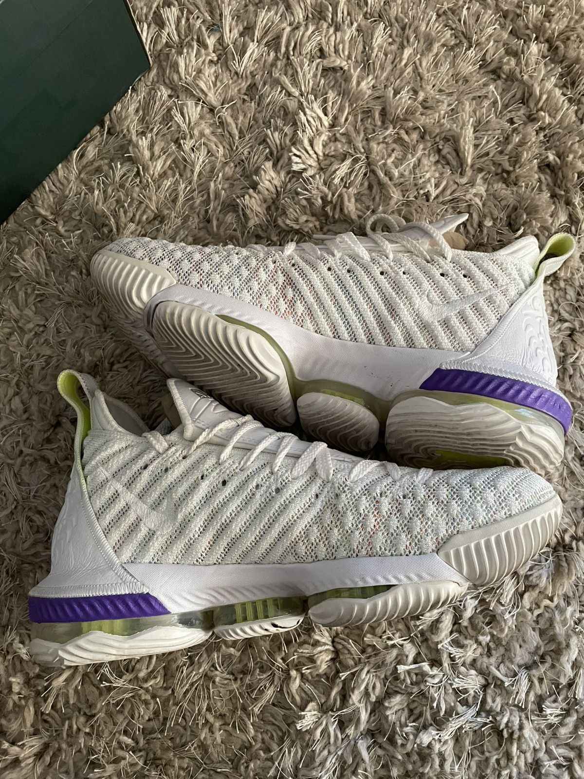 Nike Nike LeBron 16 Buzz Light Year Size US 9 / EU 42 - 3 Thumbnail