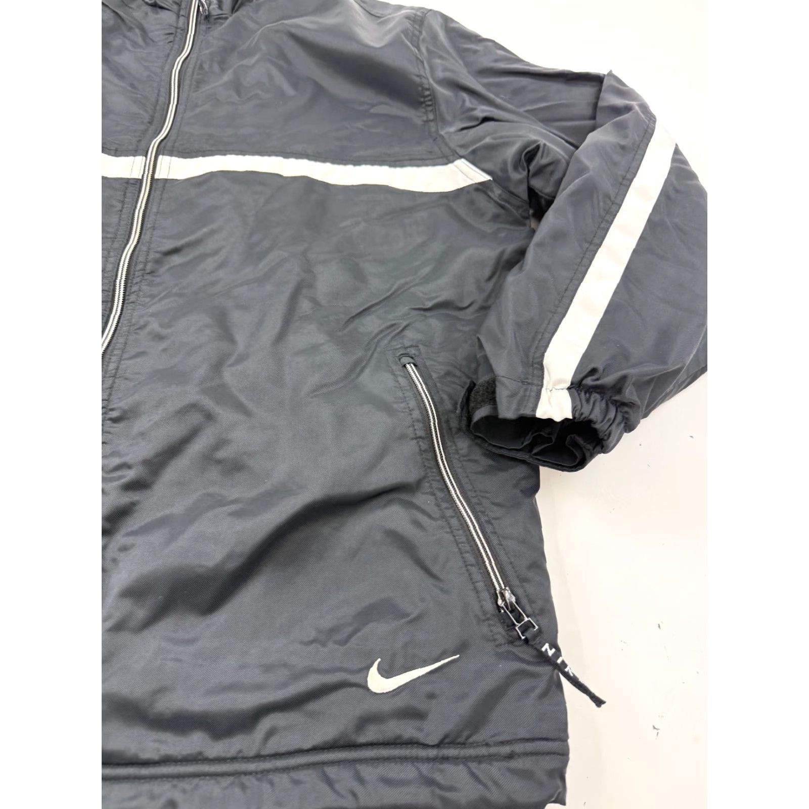 Nike Vtg Nike Jacket Mens Medium Black Full Zip Fleece Lined Reflective Windbreaker Size US M / EU 48-50 / 2 - 3 Thumbnail