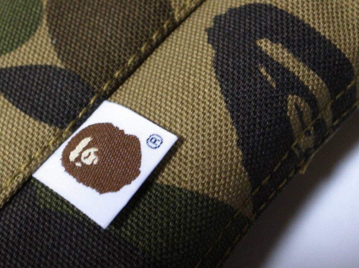 Bape VERY RARE OG 2006 A BATHING APE X CARHARTT GREEN CAMO VEST Size US M / EU 48-50 / 2 - 8 Thumbnail