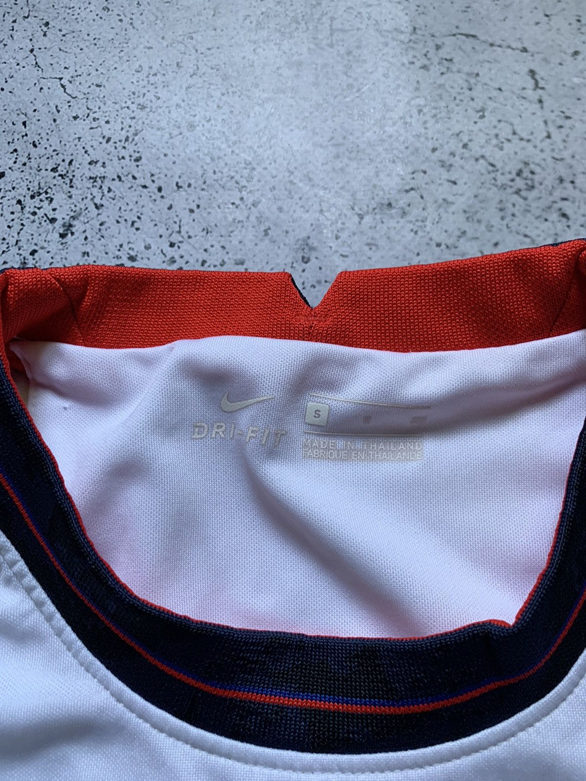 Nike Vintage Nike England Soccer Jersey T-shirt Football Y2K USA Size US S / EU 44-46 / 1 - 3 Thumbnail