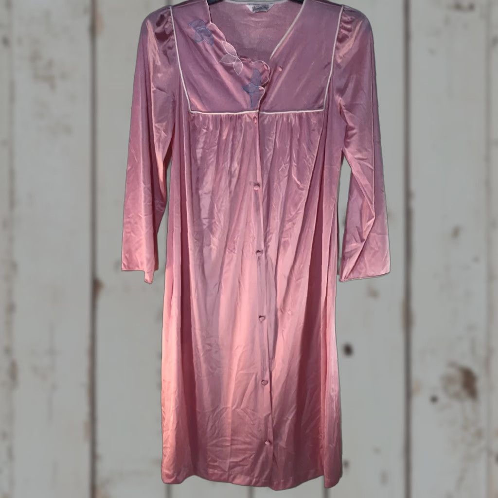 Vintage VINTAGE Vanity Fair Pink Full Button Gown Womens M USA 1980s Embroidered Floral Scalloped Neckline Size ONE SIZE - 1 Thumbnail