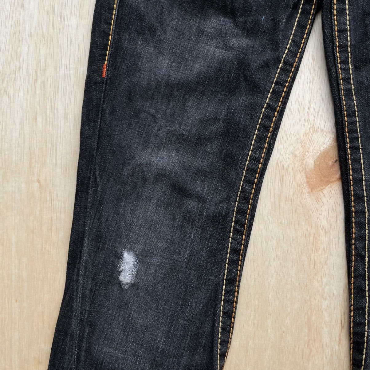 True Religion TRUE RELIGION WASHED JEANS DISTRESSED FLARE DENIM Size 26" / US 2 / IT 38 - 7 Thumbnail
