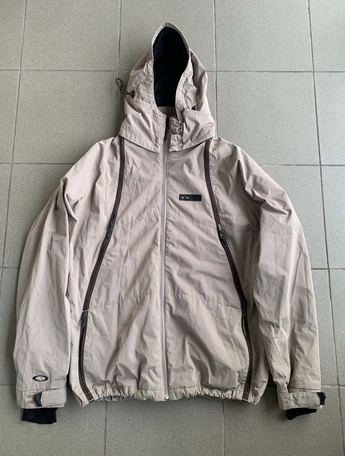 image of Oakley Nitro Fuel Beige Ski Jacket From 2000S, Men's (Size Medium)