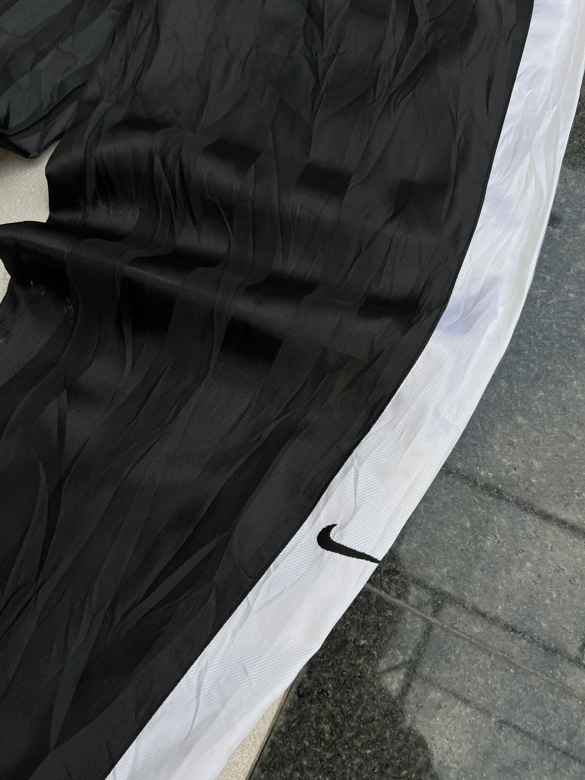 Nike 90s Nike Swoosh Vintage Y2K Baggy Parachute Nylon Pants Size US 32 / EU 48 - 4 Thumbnail