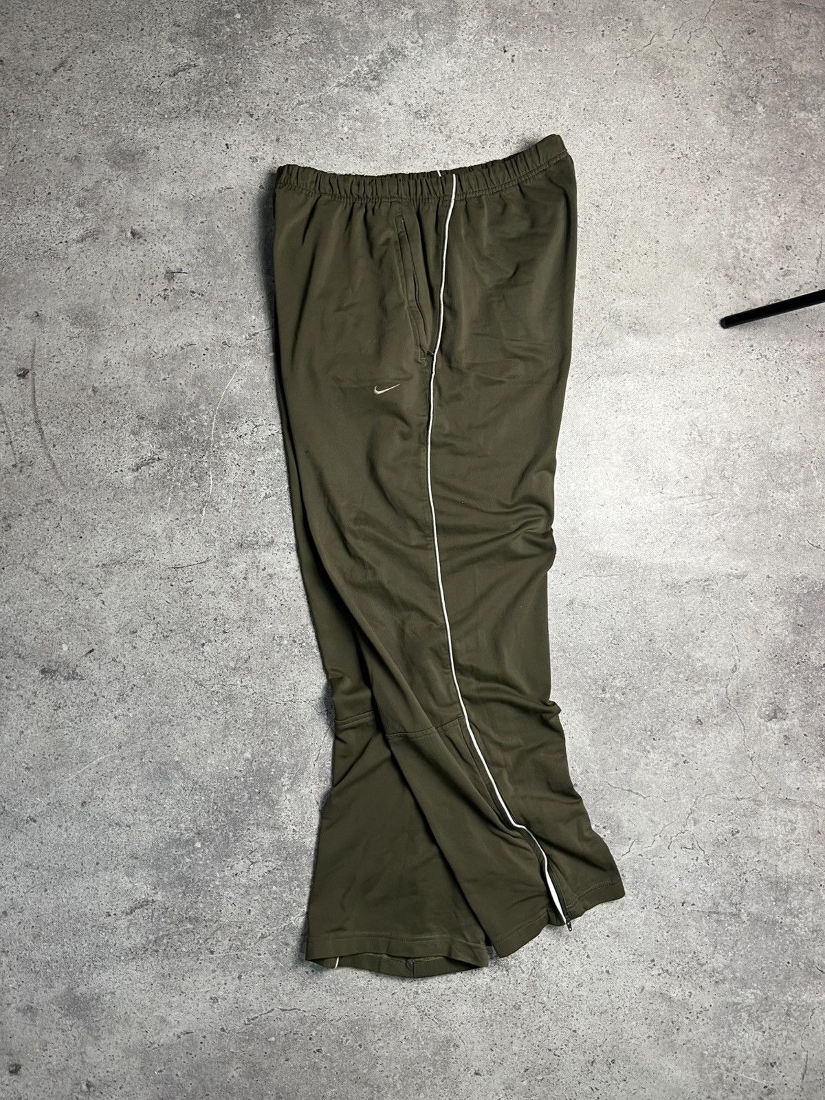 Nike Vintage Nike Track Pants Y2K Athletic Wear Casual Essential Size US 34 / EU 50 - 1 Thumbnail