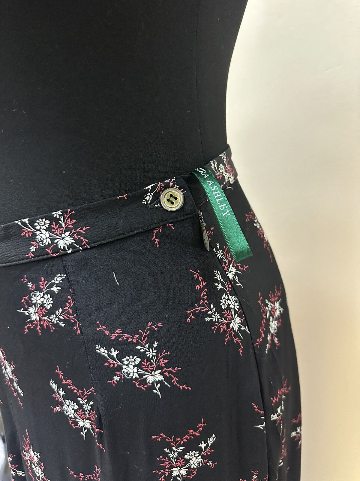Laura Ashley × Vintage Maxi Skirt Laura Ashley made in U.K. Viscose Size 30" / US 8 / IT 44 - 4 Thumbnail