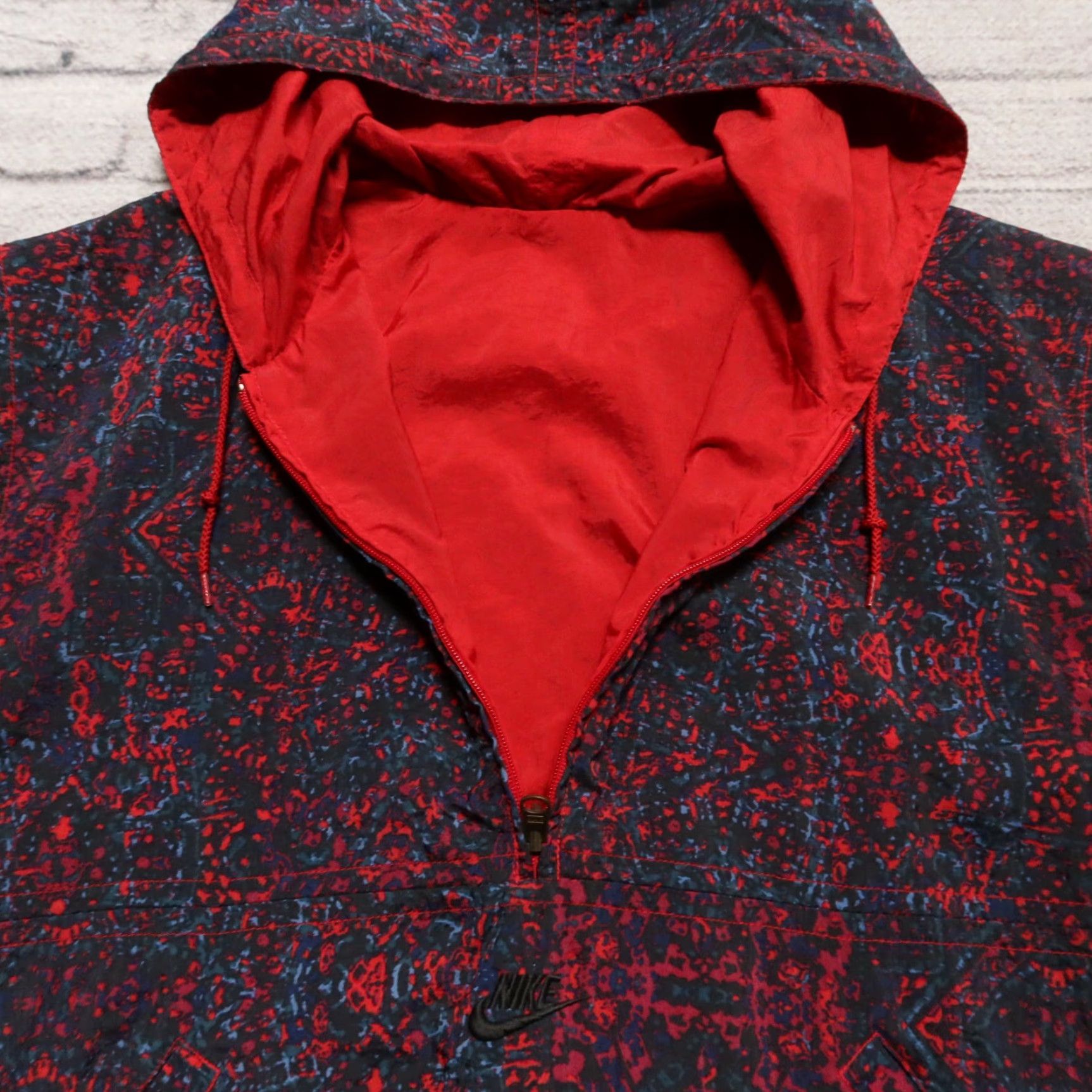 Nike Vintage Nike Reversible Windbreaker Jacket Mens M Red 90s Swoosh Center Hoody Jacket Size US M / EU 48-50 / 2 - 7 Thumbnail