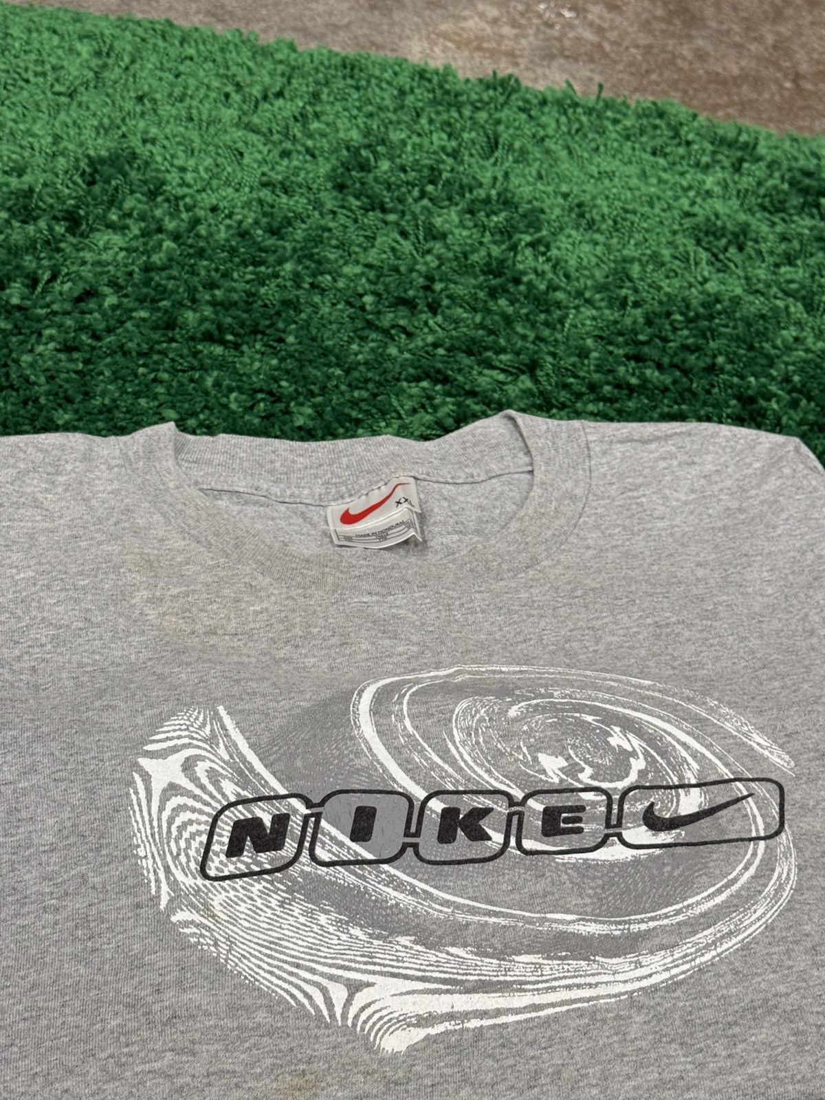 Nike Vintage Nike Fossil Swoosh Logo Tee 2XL XXL Grey Size US XXL / EU 58 / 5 - 2 Thumbnail