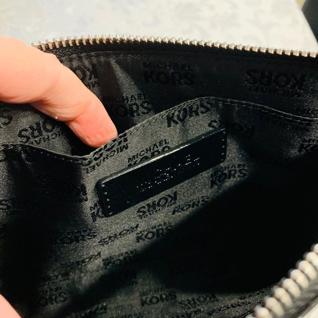Michael Kors Michael Kors Wristlet in Black w white stars BN Size ONE SIZE - 5 Thumbnail