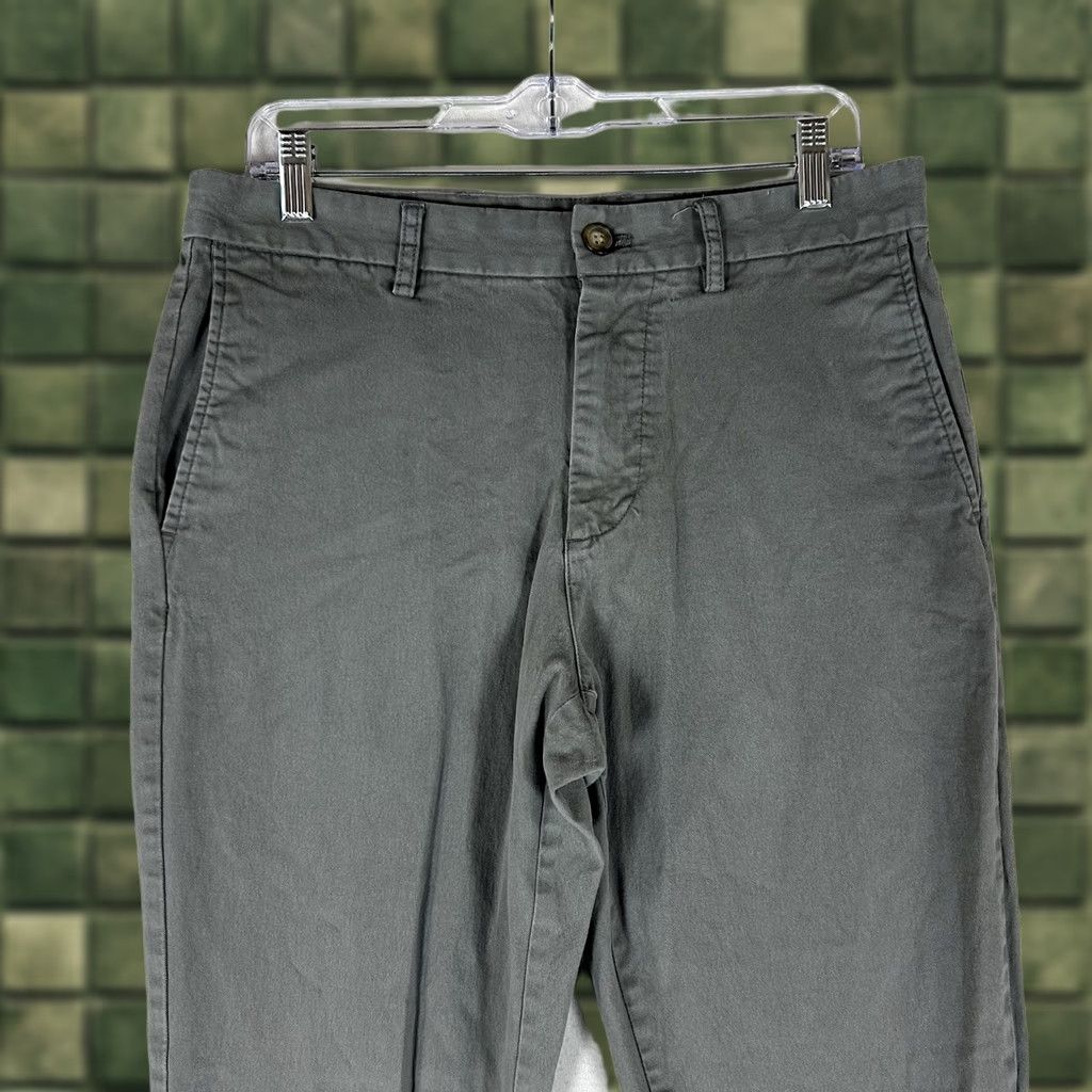 Old Navy Old Navy Chino Pants Mens 32x32 Gray Slim Fit Casual Mid Rise Pants Slim Casual Pants Mens 32 Gray Chino Front Flat Front Pockets 32 Inseam Size US 32 / EU 48 - 1 Thumbnail