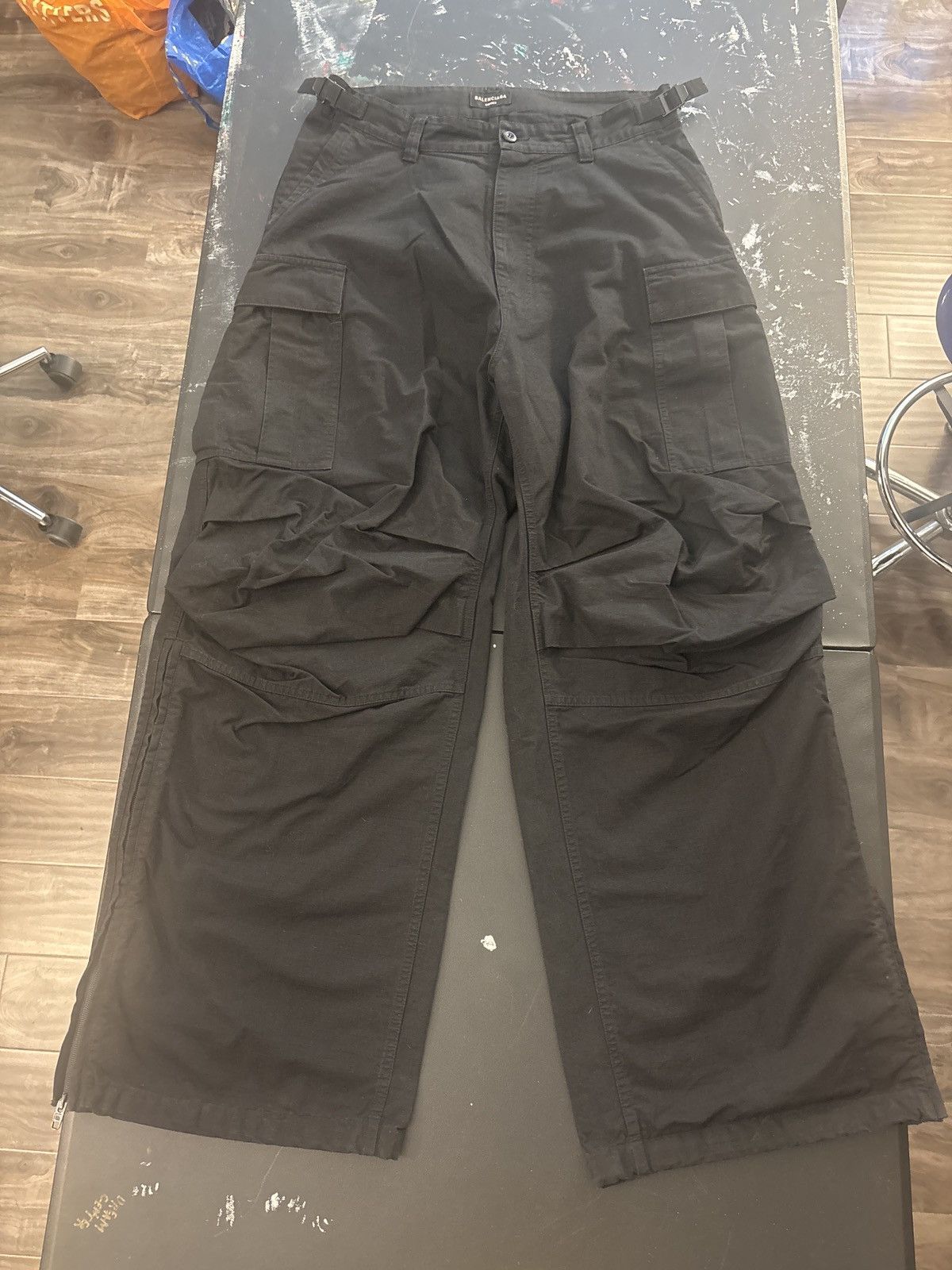 Balenciaga BALENCIAGA CARGO PANTS Size US 34 / EU 50 - 1 Thumbnail