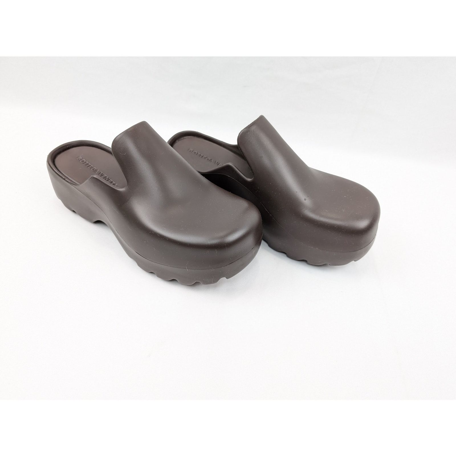 Bottega Veneta o1rshd1 Flash Slipper Rubber Gel Rubber Sandal in Fondant Size US 10 / EU 43 - 1 Thumbnail