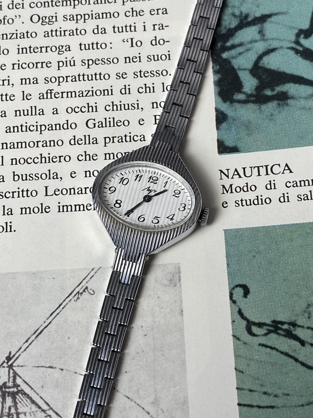 Vintage Vintage Luch Ladies Watch USSR Oval Retro Futuristic Rare Size ONE SIZE - 2 Thumbnail