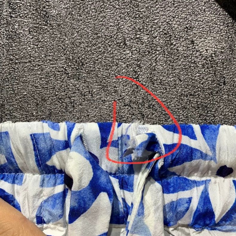 Louis Vuitton Louis Vuitton White and blue silk ocean shorts 2501-Nextarr Size US 34 / EU 50 - 8 Thumbnail