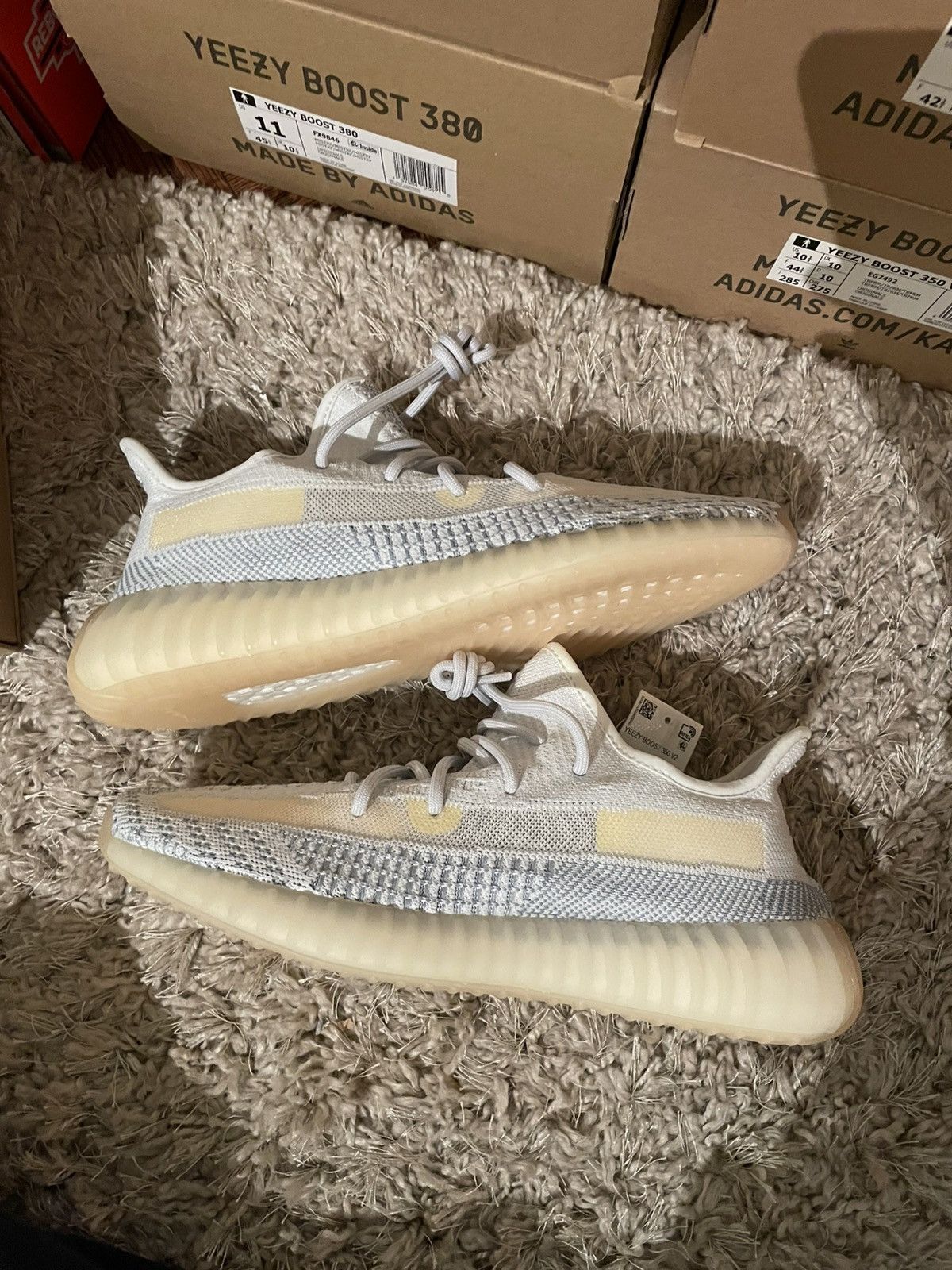 Yeezy Yeezy 350 V2 Clout White Non-Reflective Size US 10.5 / EU 43-44 - 2 Thumbnail