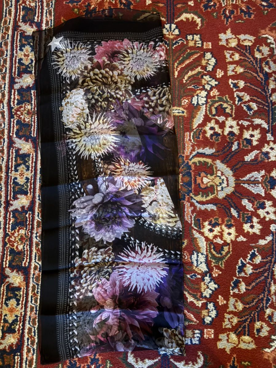 Givenchy Givenchy scarf with a star and floral design Size ONE SIZE - 2 Thumbnail