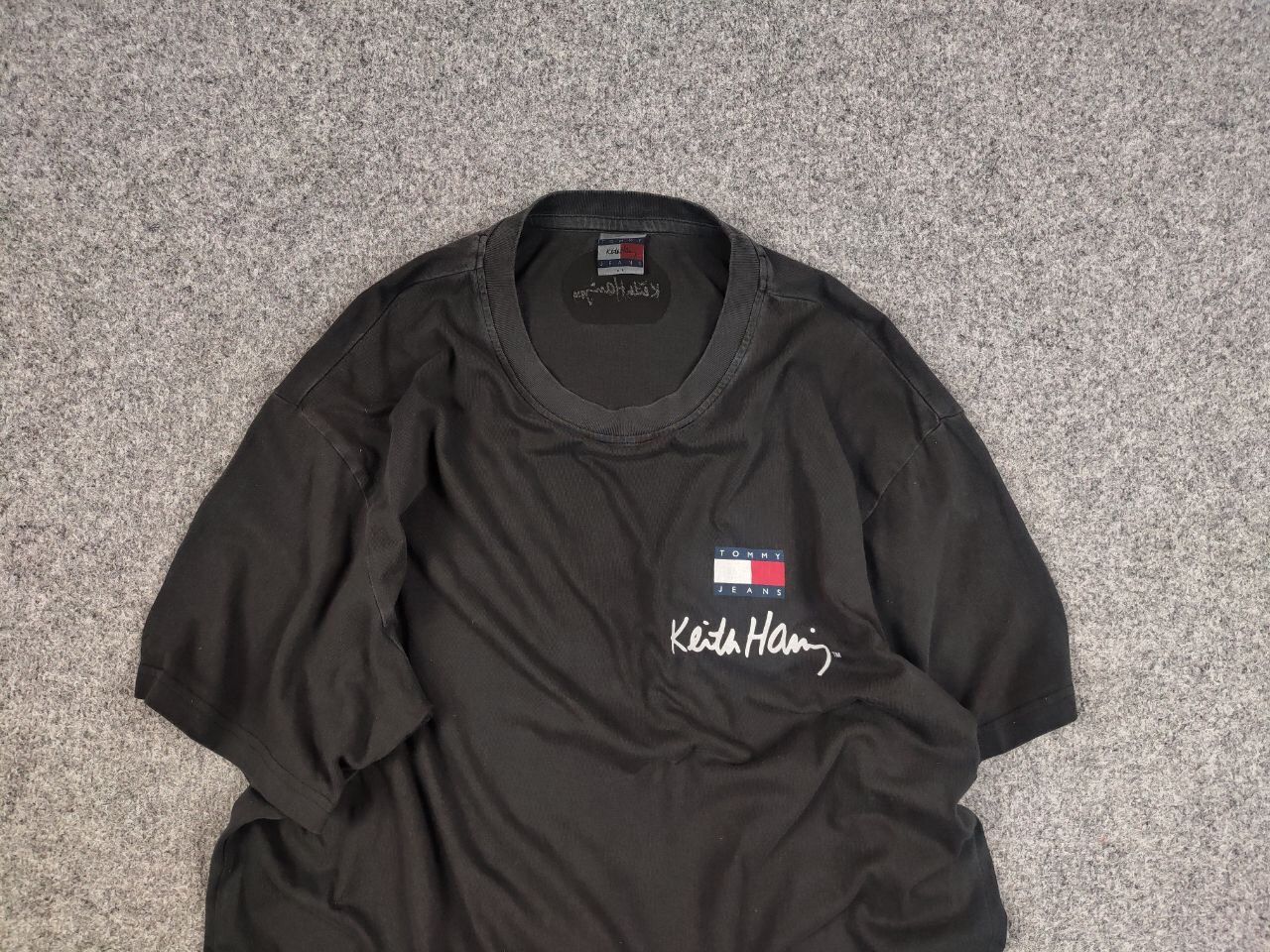 Tommy Hilfiger Tommy Hilfiger Keith Haring oversized Logo Graphite Shirt Size US XL / EU 56 / 4 - 9 Thumbnail