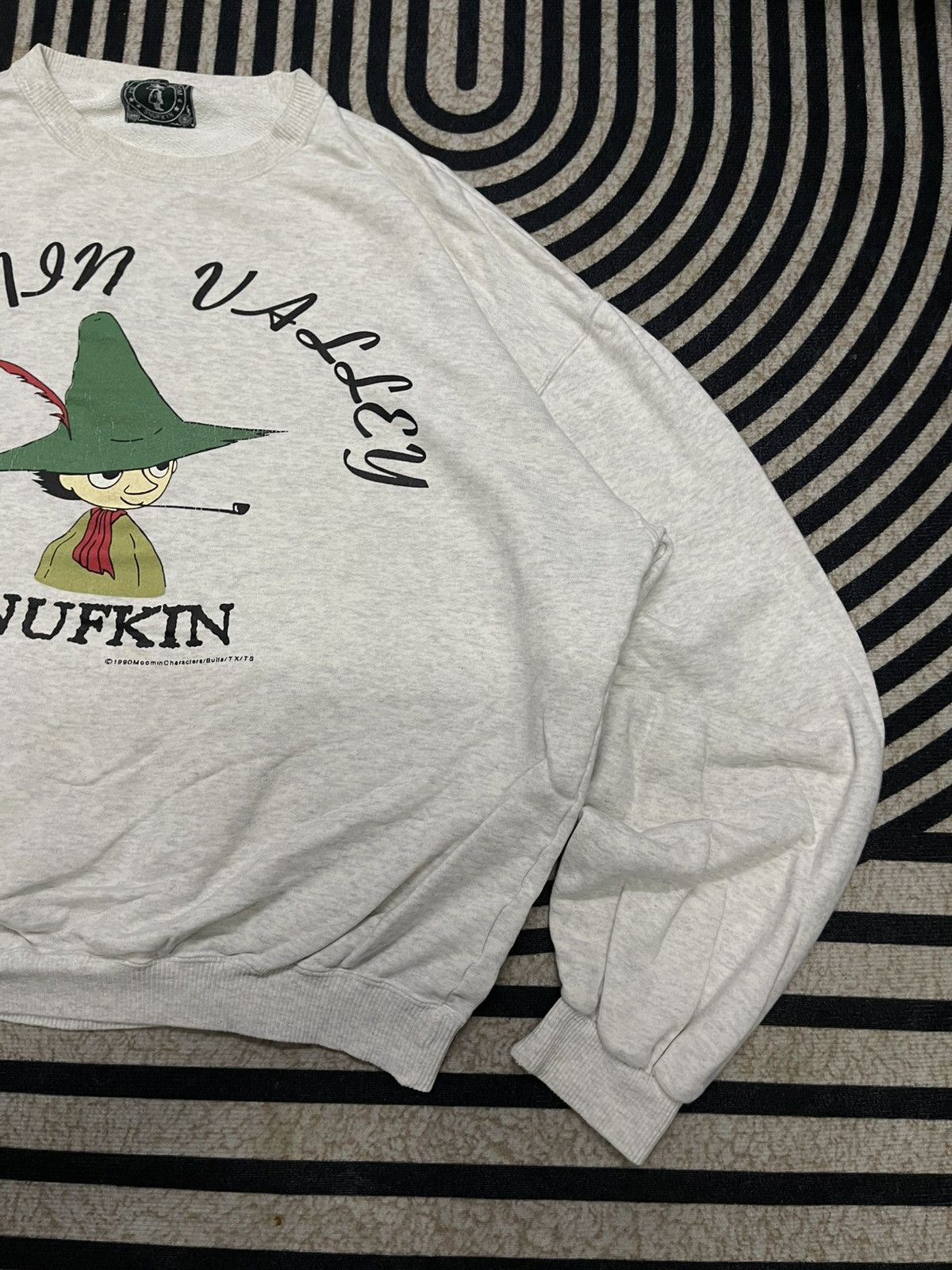 Anime VINTAGE 1990 MOOMIN VALLEY SNUFKIN SWEATSHIRT BOXY CUTTING Size US L / EU 52-54 / 3 - 5 Thumbnail